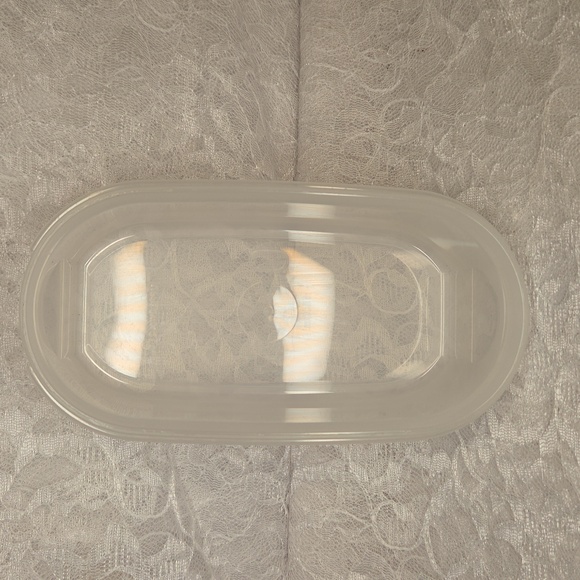 Tupperware: Container with Lid - Picture 5 of 6